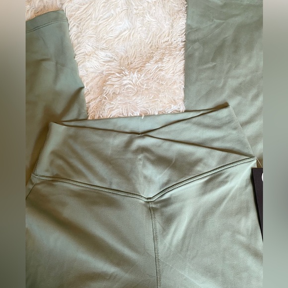 Bally Total Fitness Women’s High Rise Bootcut Leggings XL - Picture 4 of 10